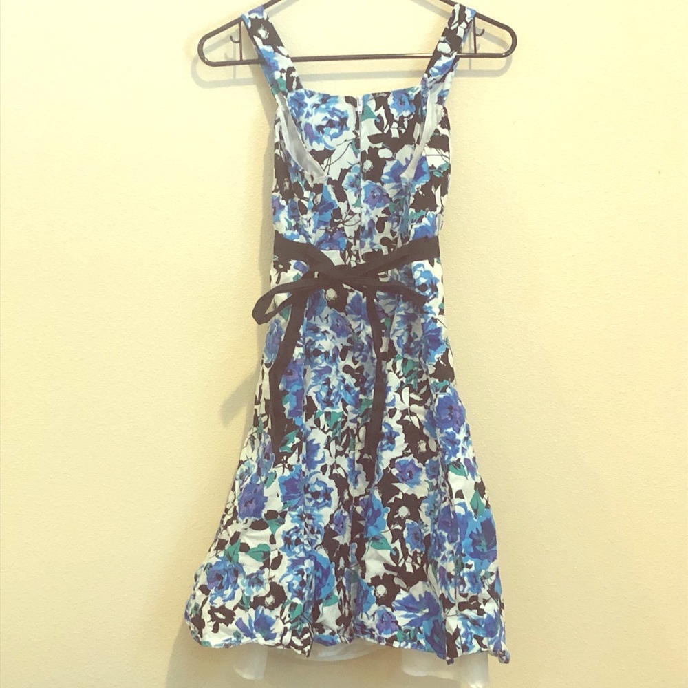 Girls size 16 dress. Perfect for Easter